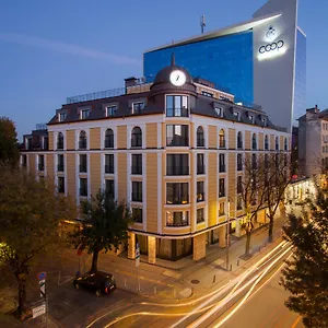 Coop, Otel